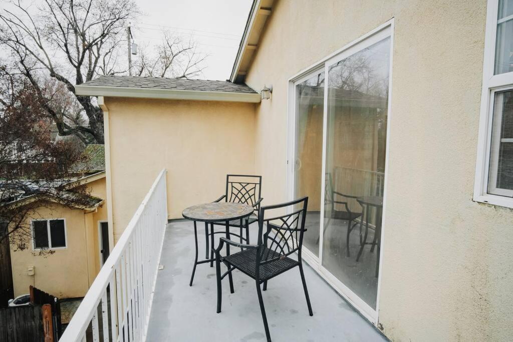 Gorgeous Upstairs Studio With Patio And Laundry Chico Ngoại thất bức ảnh